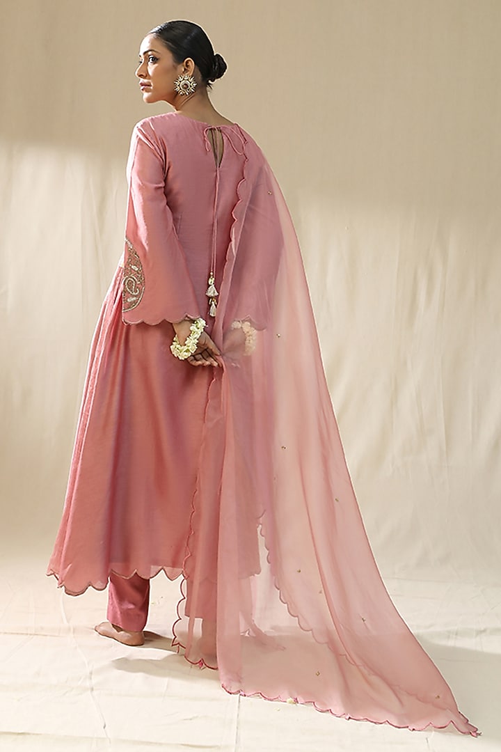 Dusty Pink Chanderi Silk A-Line Kurta Set by Arpita Sulakshana at Pernia's Pop Up Shop