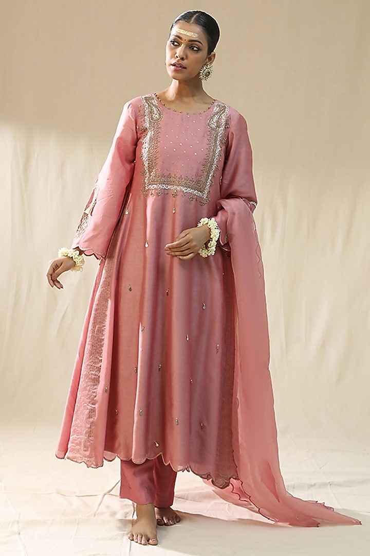 Dusty Pink Chanderi Silk A-Line Kurta Set by Arpita Sulakshana at Pernia's Pop Up Shop
