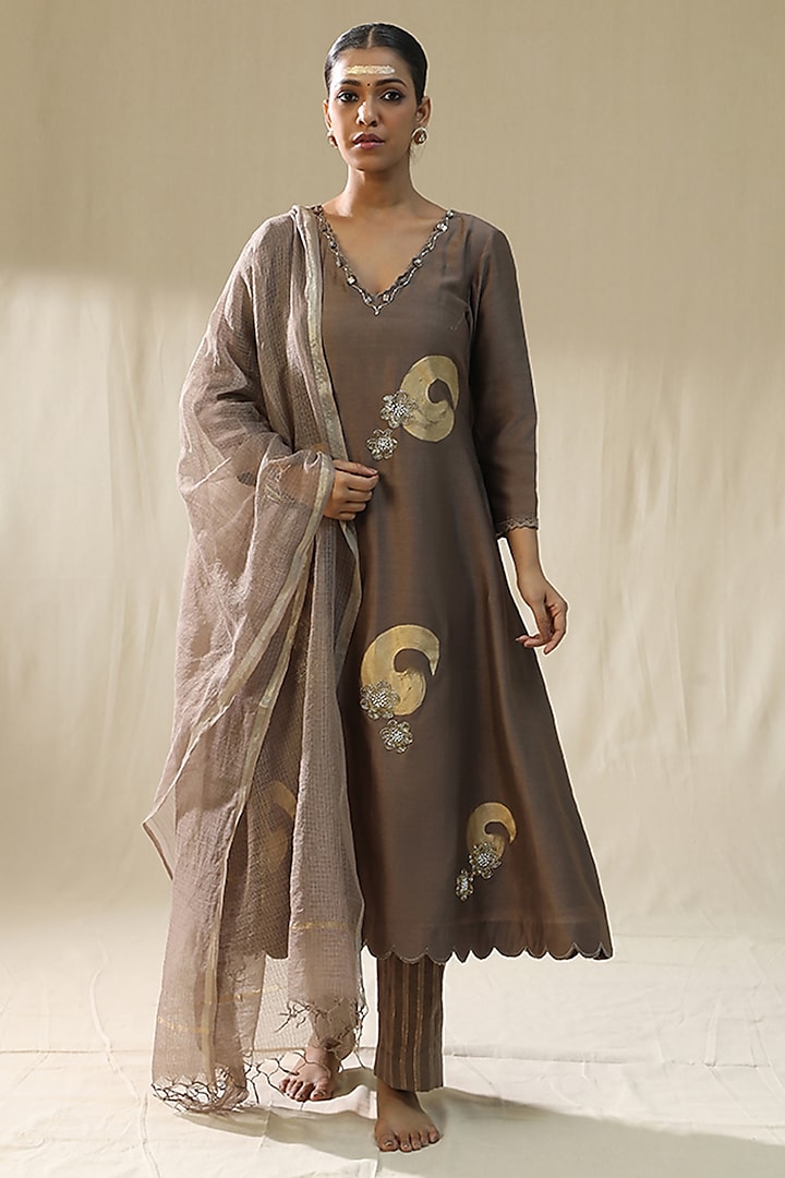 Mocha Colored Chanderi Silk Kurta Set by Arpita Sulakshana at Pernia's Pop Up Shop
