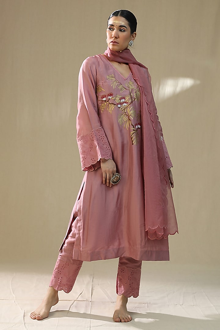 Dusky Pink Summer Silk Handpainted Kurta Set by Arpita Sulakshana at Pernia's Pop Up Shop