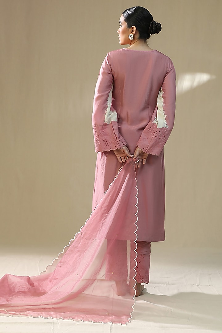 Dusky Pink Summer Silk Handpainted Kurta Set by Arpita Sulakshana at Pernia's Pop Up Shop