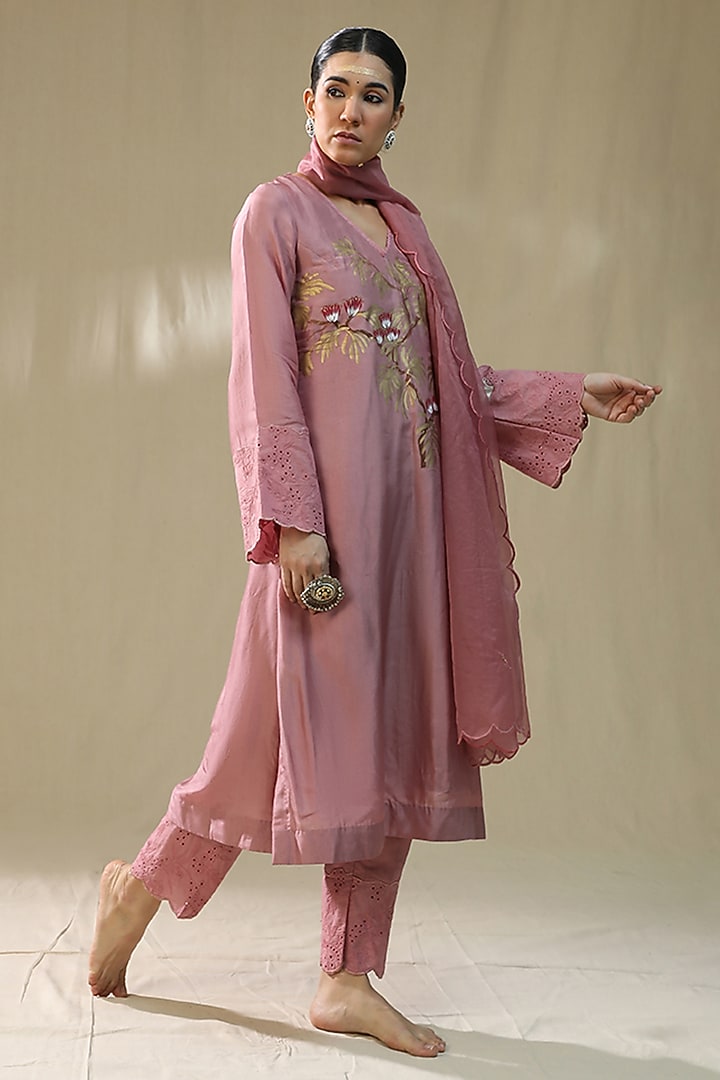 Dusky Pink Summer Silk Handpainted Kurta Set by Arpita Sulakshana at Pernia's Pop Up Shop