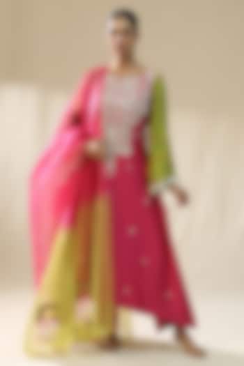Pink & Carrot Green Chanderi Silk Handpainted Kurta Set by Arpita Sulakshana at Pernia's Pop Up Shop