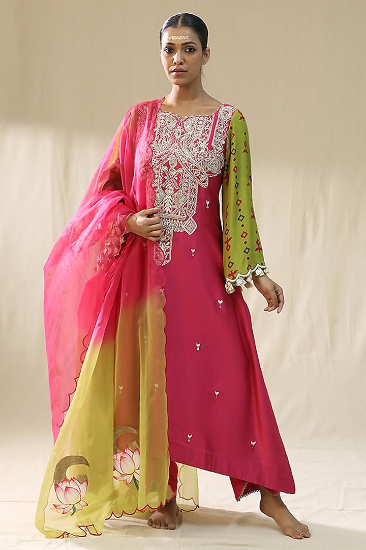 Pink & Carrot Green Chanderi Silk Handpainted Kurta Set by Arpita Sulakshana at Pernia's Pop Up Shop