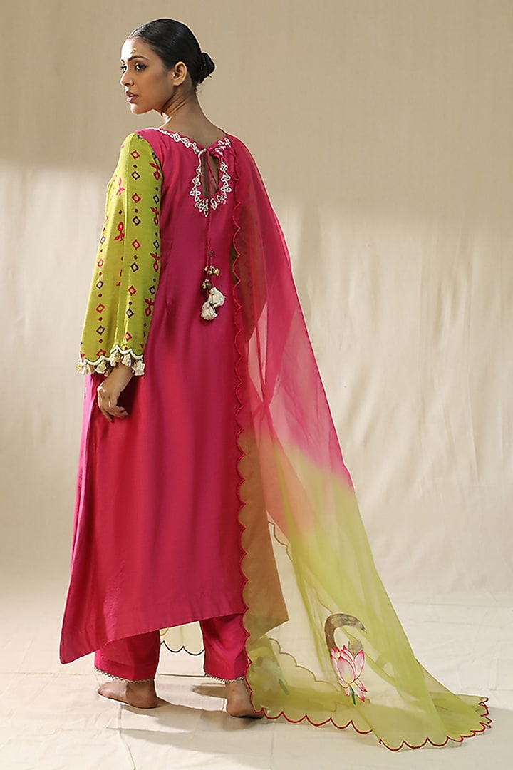 Pink & Carrot Green Chanderi Silk Handpainted Kurta Set by Arpita Sulakshana at Pernia's Pop Up Shop