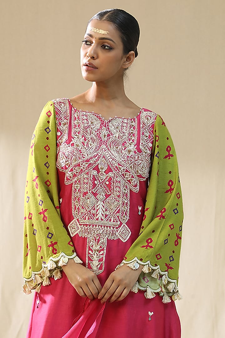 Pink & Carrot Green Chanderi Silk Handpainted Kurta Set by Arpita Sulakshana at Pernia's Pop Up Shop