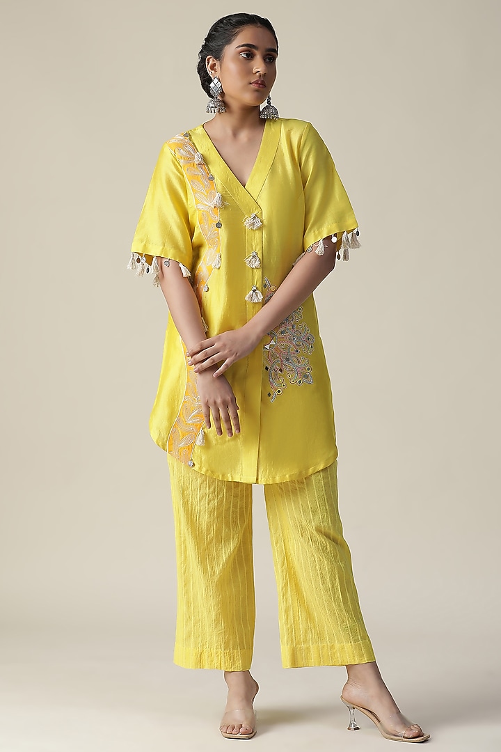 Yellow Chanderi Silk Handpainted & Embroidered Co-Ord Set by Arpita Sulakshana at Pernia's Pop Up Shop