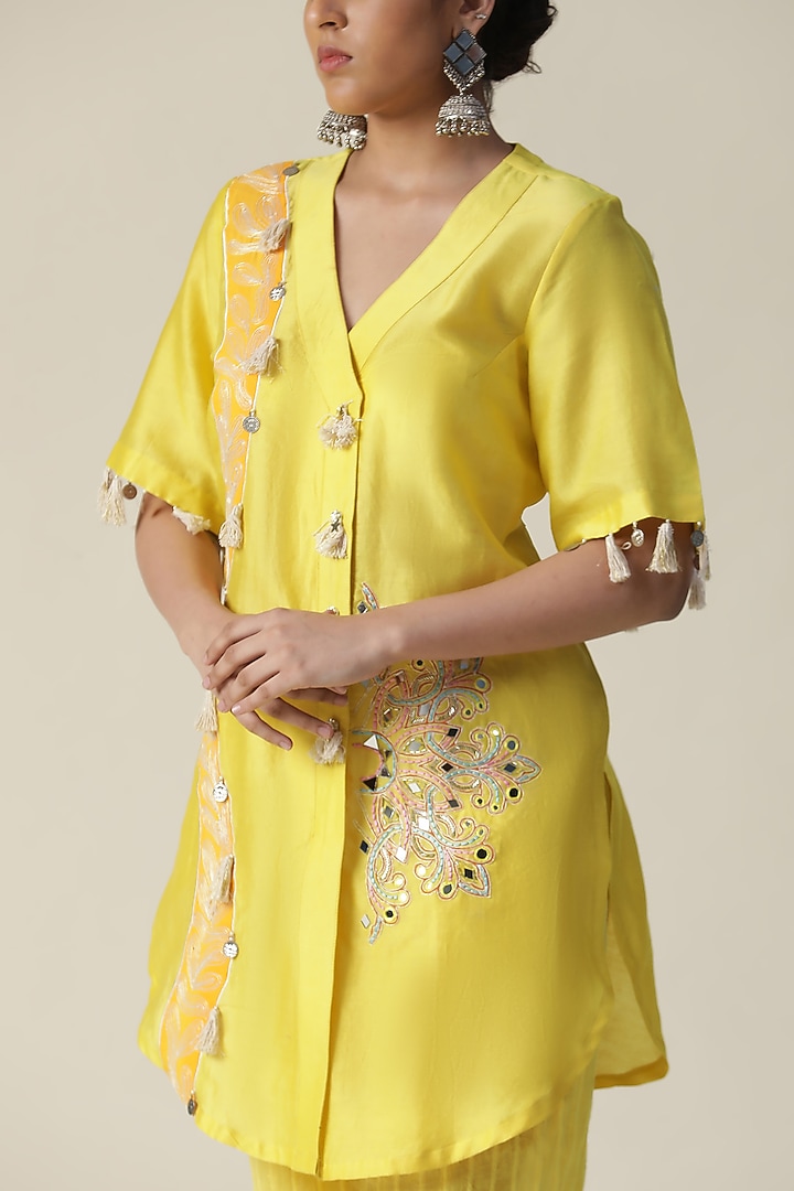 Yellow Chanderi Silk Handpainted & Embroidered Co-Ord Set by Arpita Sulakshana at Pernia's Pop Up Shop