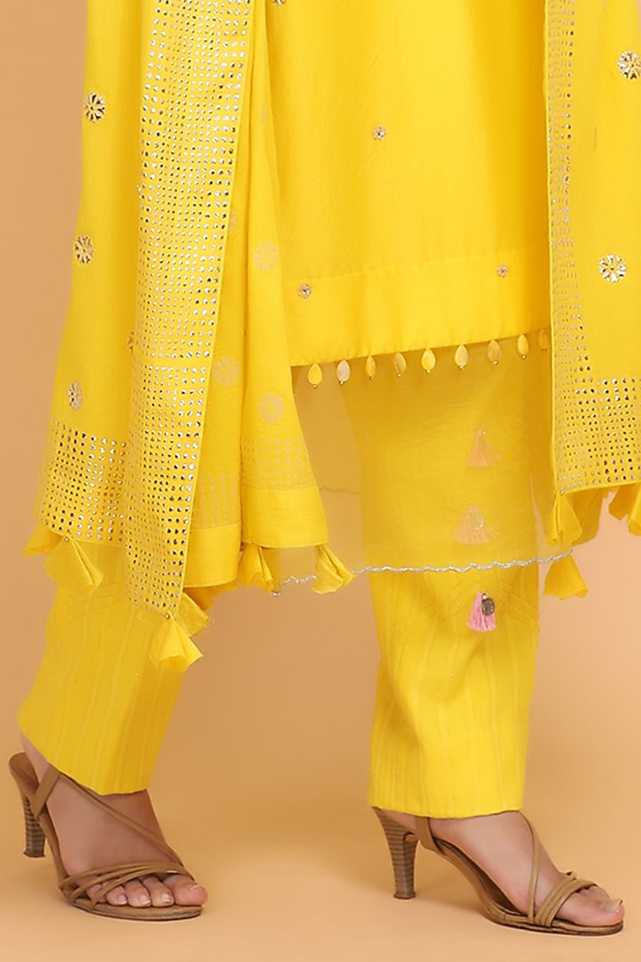 Yellow Chanderi Silk Kurta Set by Arpita Sulakshana at Pernia's Pop Up Shop