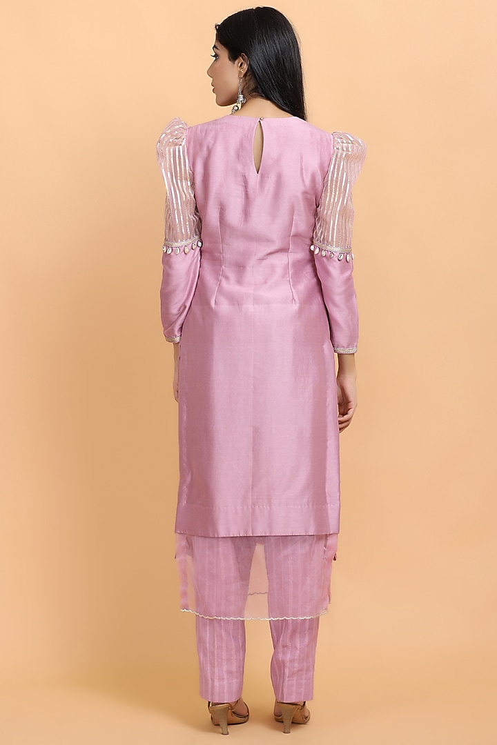 Lilac Embroidered Kurta Set by Arpita Sulakshana at Pernia's Pop Up Shop