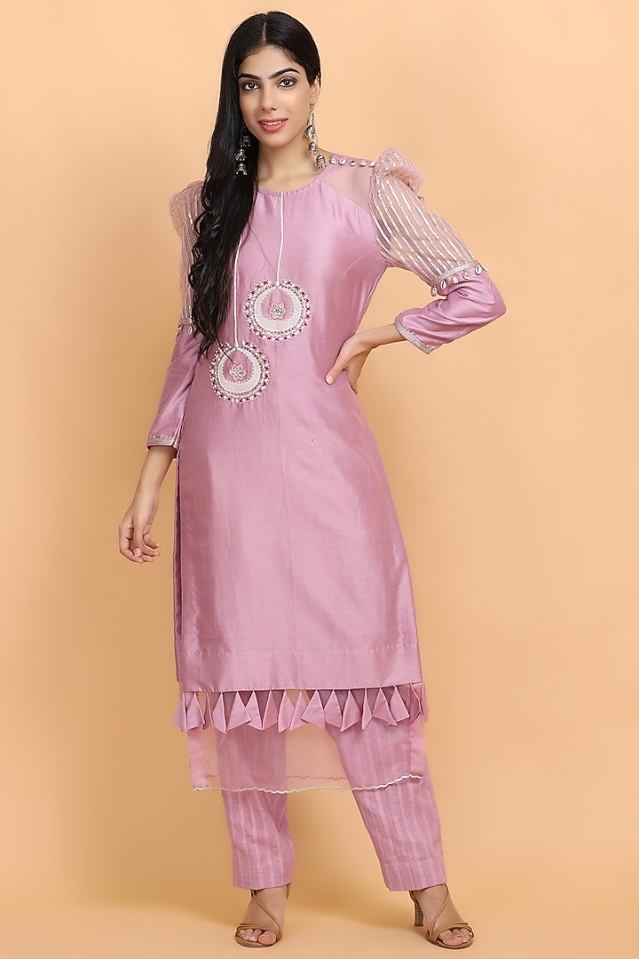 Lilac Embroidered Kurta Set by Arpita Sulakshana at Pernia's Pop Up Shop
