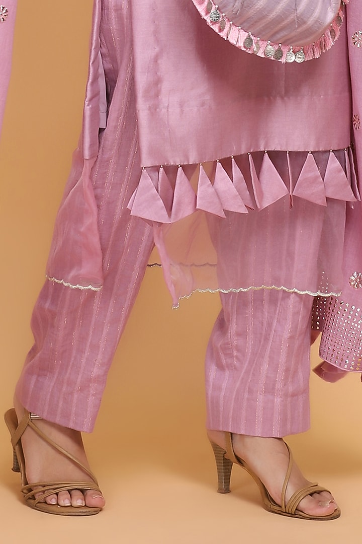 Lilac Embroidered Kurta Set by Arpita Sulakshana at Pernia's Pop Up Shop