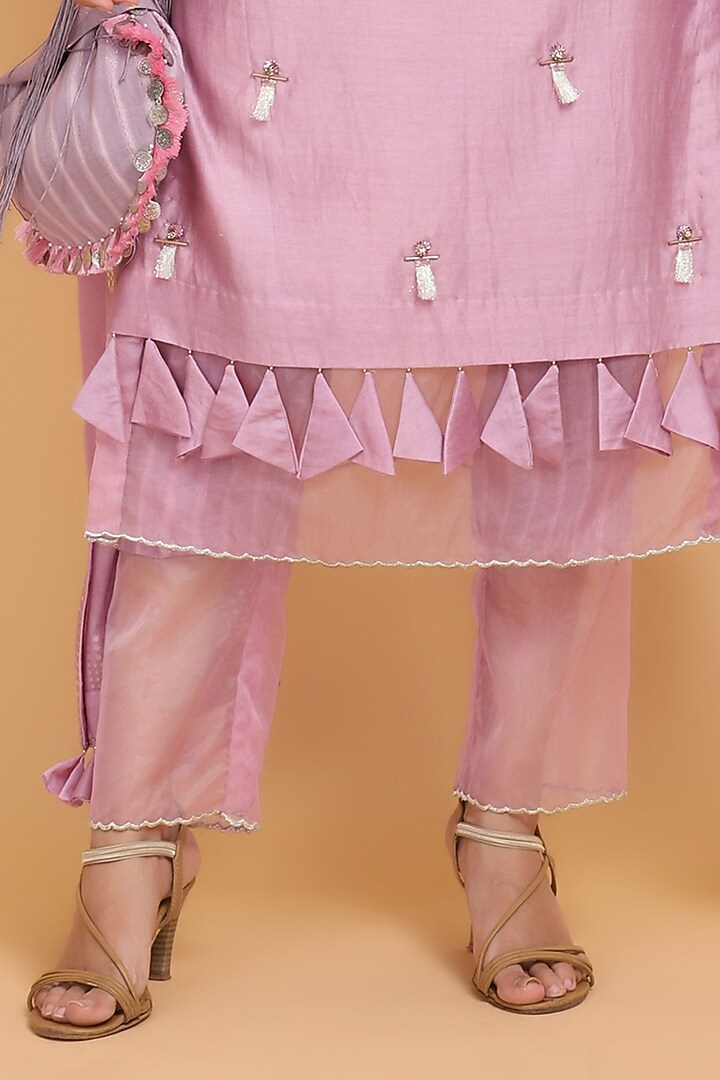 Lilac Chanderi Silk Embroidered Kurta Set by Arpita Sulakshana at Pernia's Pop Up Shop