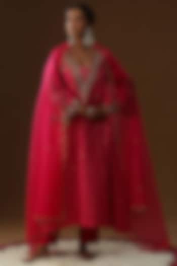 Hot Pink Chanderi Silk Floral Zari Embroidered Kurta Set by Arpita Sulakshana at Pernia's Pop Up Shop