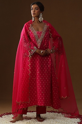 Hot Pink Chanderi Silk Floral Zari Embroidered Kurta Set by Arpita Sulakshana