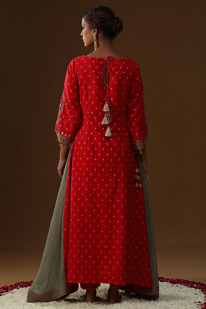 Red Chanderi Silk Floral Zari Embroidered Kurta Set by Arpita Sulakshana at Pernia's Pop Up Shop