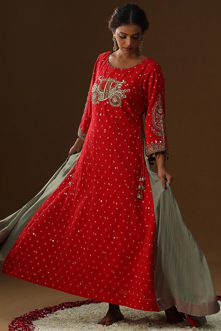 Red Chanderi Silk Floral Zari Embroidered Kurta Set by Arpita Sulakshana at Pernia's Pop Up Shop