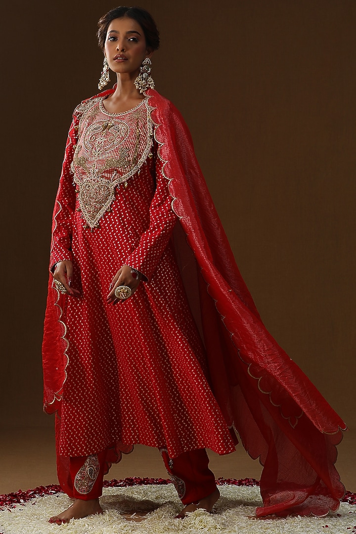 Red Chanderi Silk Zig-Zag Zari Embroidered Kurta Set by Arpita Sulakshana at Pernia's Pop Up Shop