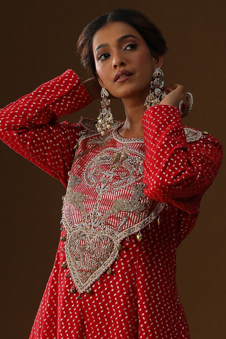 Red Chanderi Silk Zig-Zag Zari Embroidered Kurta Set by Arpita Sulakshana at Pernia's Pop Up Shop
