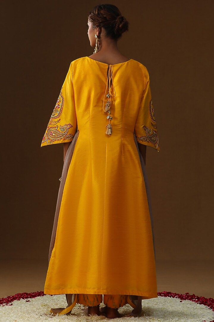 Yellow Raw Silk Zari Embroidered Kurta Set by Arpita Sulakshana at Pernia's Pop Up Shop