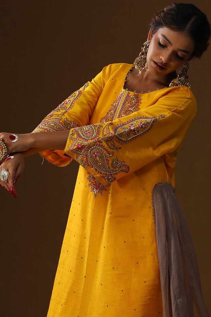 Yellow Raw Silk Zari Embroidered Kurta Set by Arpita Sulakshana at Pernia's Pop Up Shop