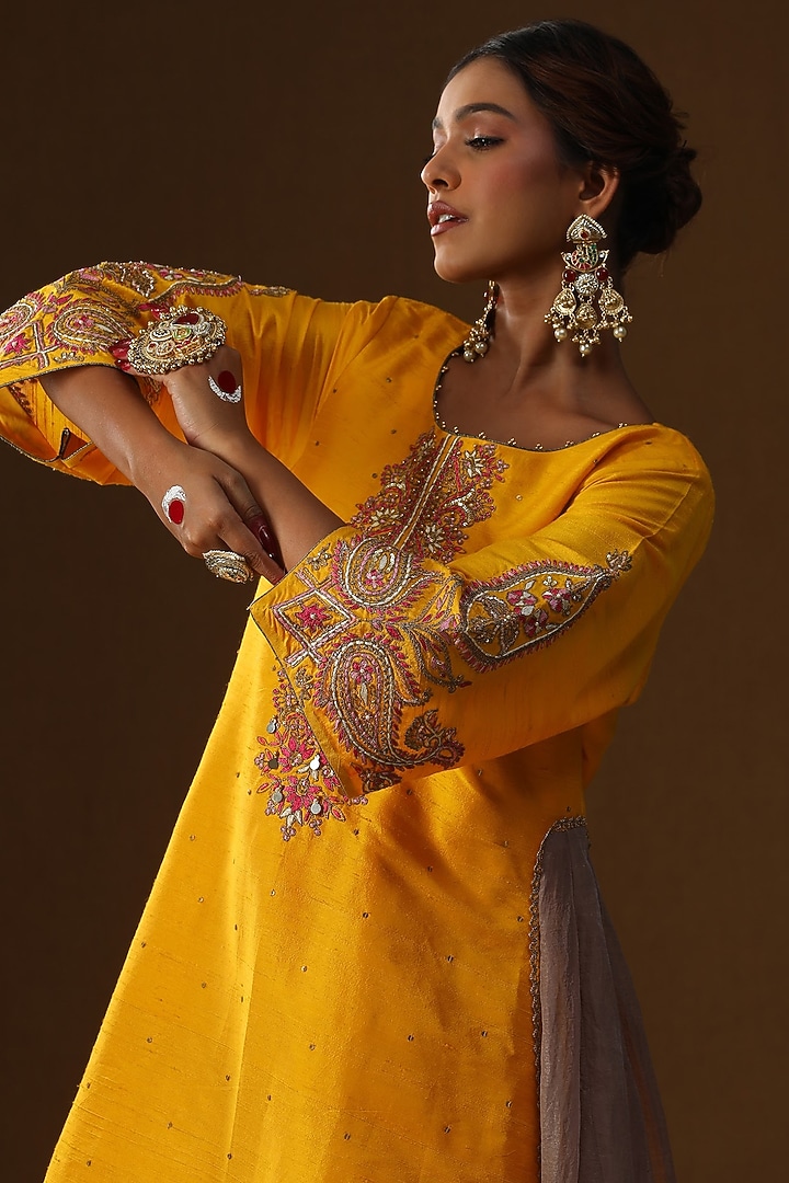 Yellow Raw Silk Zari Embroidered Kurta Set by Arpita Sulakshana at Pernia's Pop Up Shop