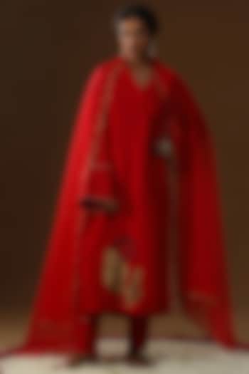 Red Summer silk Motif Hand Painted Kurta Set by Arpita Sulakshana at Pernia's Pop Up Shop