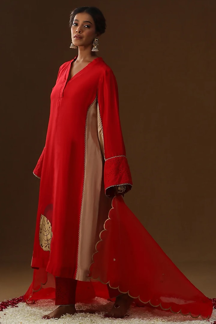 Red Summer silk Motif Hand Painted Kurta Set by Arpita Sulakshana at Pernia's Pop Up Shop