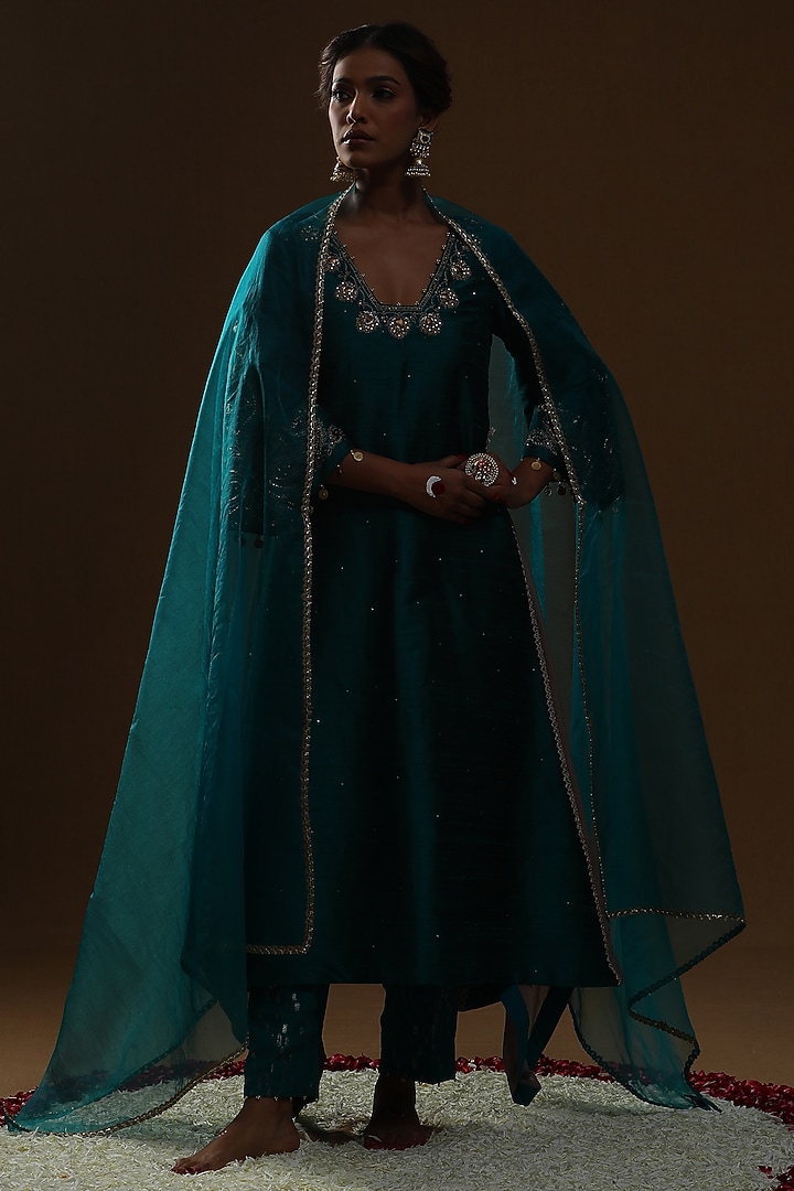 Firozi Blue Pure Raw Silk Floral Motif Embroidered Kurta Set by Arpita Sulakshana at Pernia's Pop Up Shop