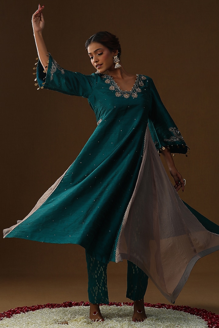 Firozi Blue Pure Raw Silk Floral Motif Embroidered Kurta Set by Arpita Sulakshana at Pernia's Pop Up Shop