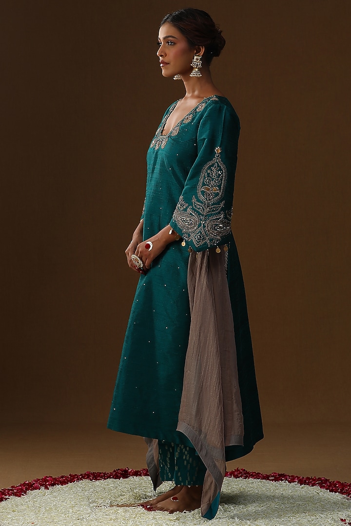 Firozi Blue Pure Raw Silk Floral Motif Embroidered Kurta Set by Arpita Sulakshana at Pernia's Pop Up Shop