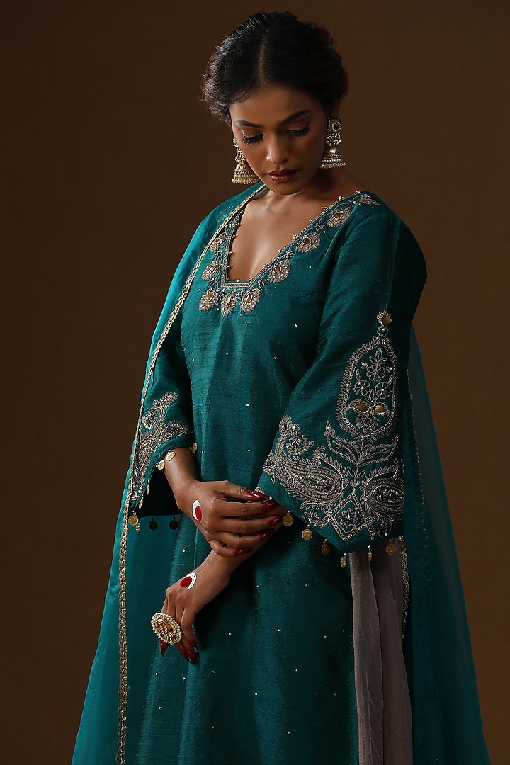 Firozi Blue Pure Raw Silk Floral Motif Embroidered Kurta Set by Arpita Sulakshana at Pernia's Pop Up Shop