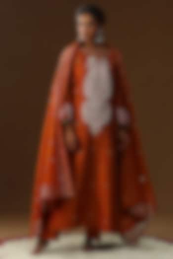 Orange Raw Silk Zari Embroidered Kurta Set by Arpita Sulakshana at Pernia's Pop Up Shop
