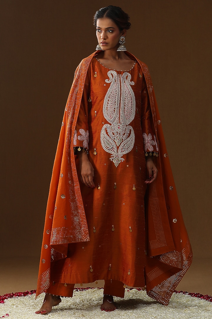 Orange Raw Silk Zari Embroidered Kurta Set by Arpita Sulakshana at Pernia's Pop Up Shop
