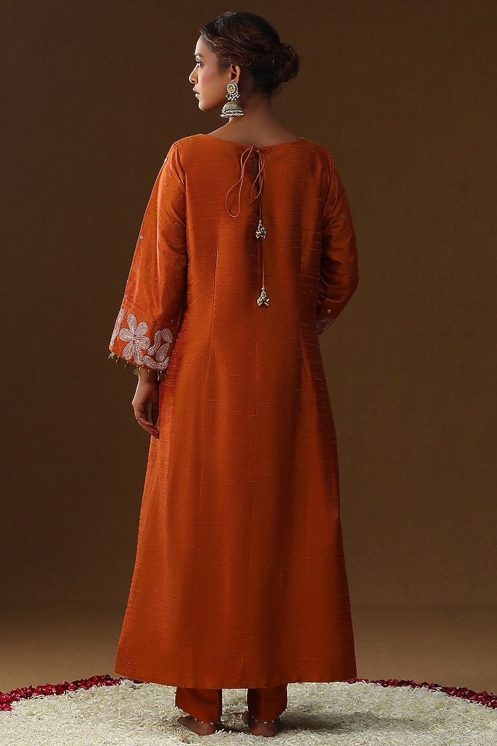 Orange Raw Silk Zari Embroidered Kurta Set by Arpita Sulakshana at Pernia's Pop Up Shop