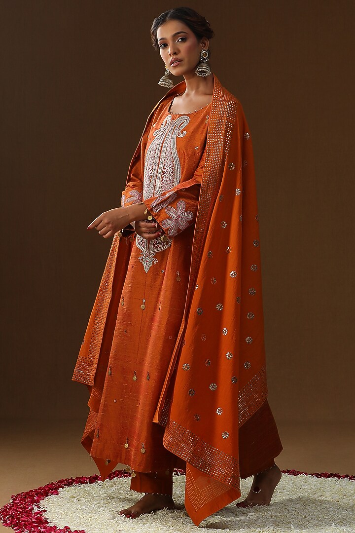 Orange Raw Silk Zari Embroidered Kurta Set by Arpita Sulakshana at Pernia's Pop Up Shop