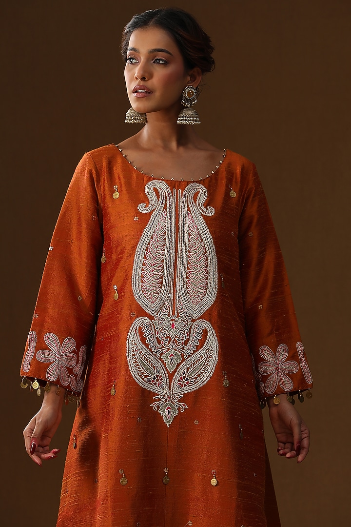 Orange Raw Silk Zari Embroidered Kurta Set by Arpita Sulakshana at Pernia's Pop Up Shop