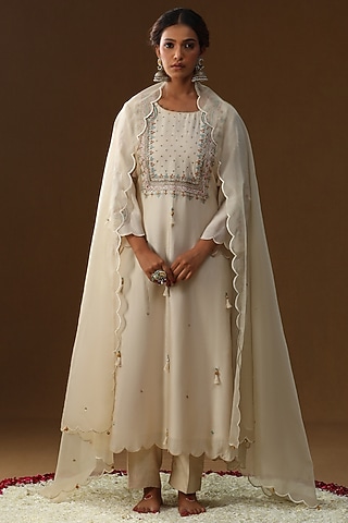 Off-White Chanderi Silk Zari Embroidered Kurta Set by Arpita Sulakshana