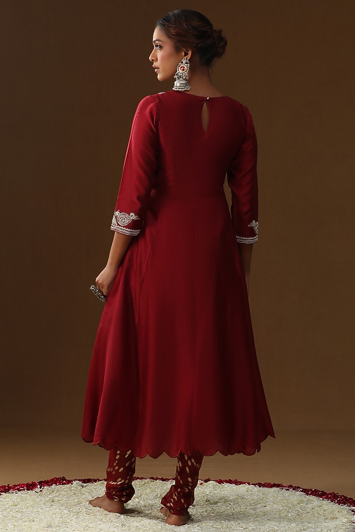Maroon Chanderi Silk Motif Hand Painted Kurta Set by Arpita Sulakshana at Pernia's Pop Up Shop