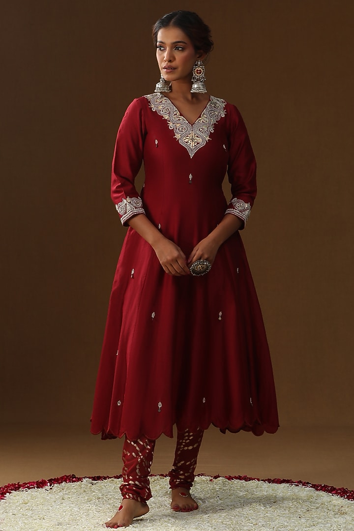 Maroon Chanderi Silk Motif Hand Painted Kurta Set by Arpita Sulakshana at Pernia's Pop Up Shop