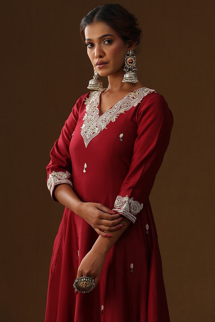 Maroon Chanderi Silk Motif Hand Painted Kurta Set by Arpita Sulakshana at Pernia's Pop Up Shop