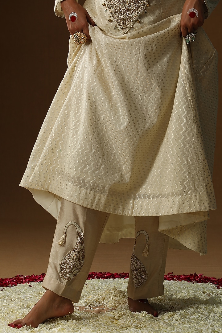 Ivory Chanderi Silk Stripe Textured Kurta Set by Arpita Sulakshana at Pernia's Pop Up Shop