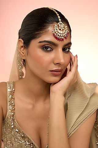 Gold Plated White Kundan Polki Handcrafted Maangtikka In Sterling Silver by KARISA DESIGNS