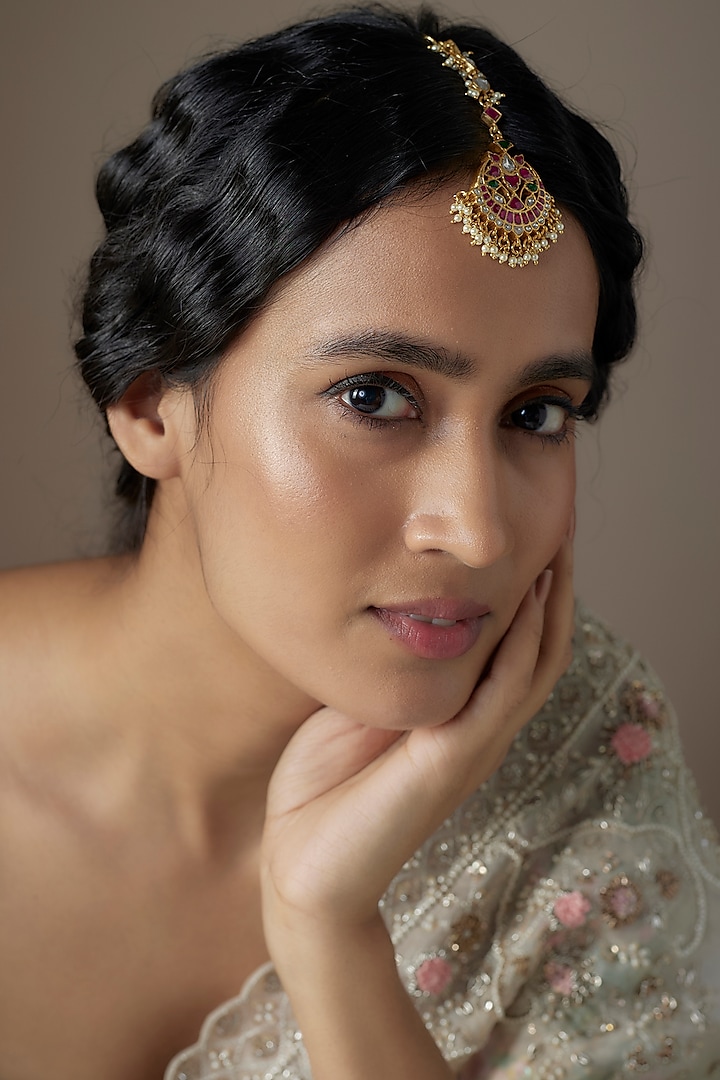 Gold Finish Red Kundan Polki Maangtikka In Sterling Silver by KARISA DESIGNS at Pernia's Pop Up Shop
