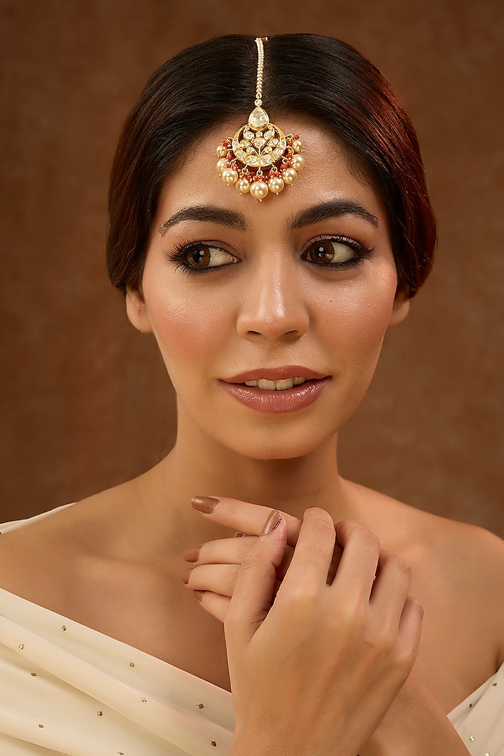 Gold Plated Orange Kundan Polki Maang Tikka In Sterling Silver by KARISA DESIGNS at Pernia's Pop Up Shop