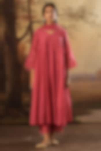 Fuchsia Handwoven Chanderi Silk Embroidered Kurta Set  by Karnya at Pernia's Pop Up Shop