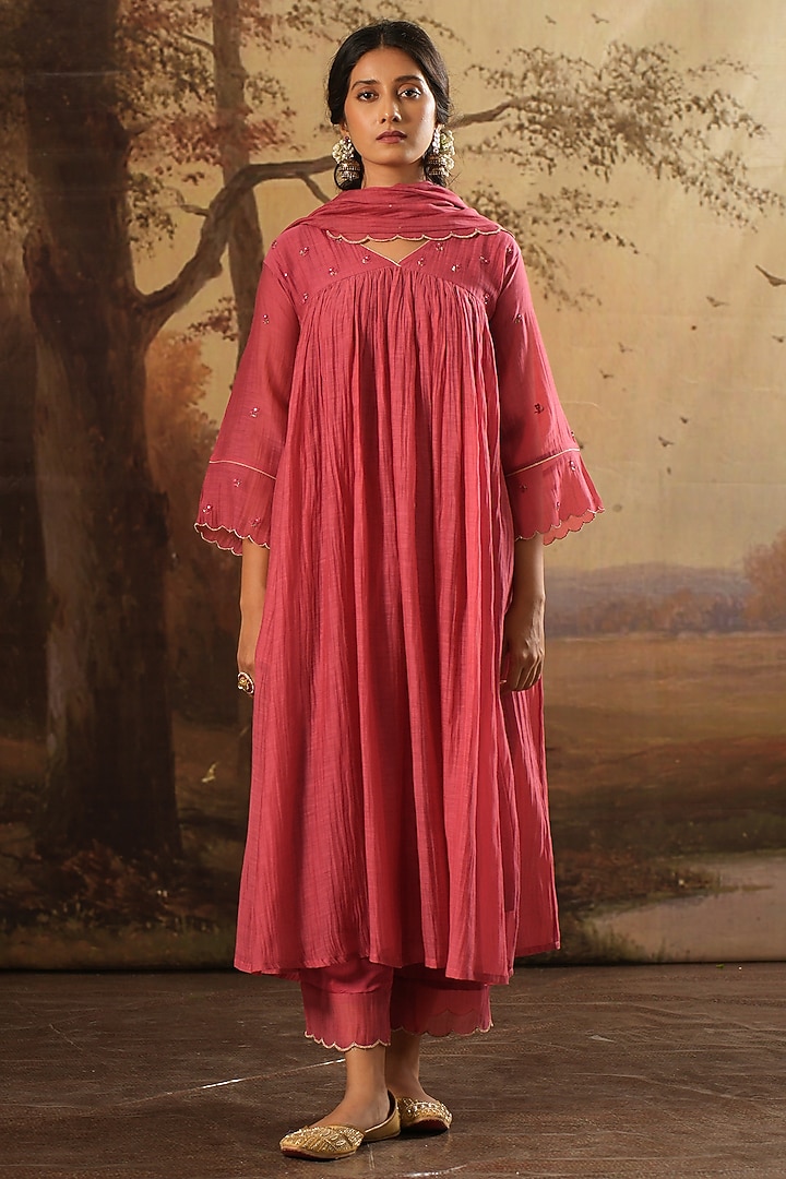 Fuchsia Handwoven Chanderi Silk Embroidered Kurta Set  by Karnya at Pernia's Pop Up Shop