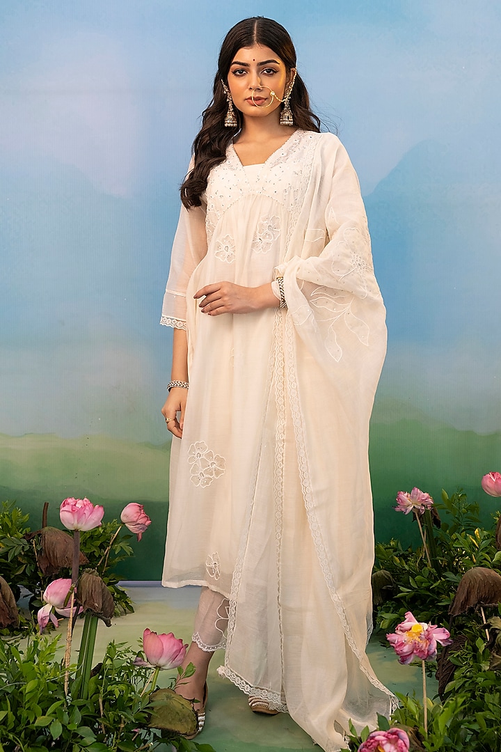 White Cotton Silk Sequins Embroidered Kurta Set by Karnya at Pernia's Pop Up Shop