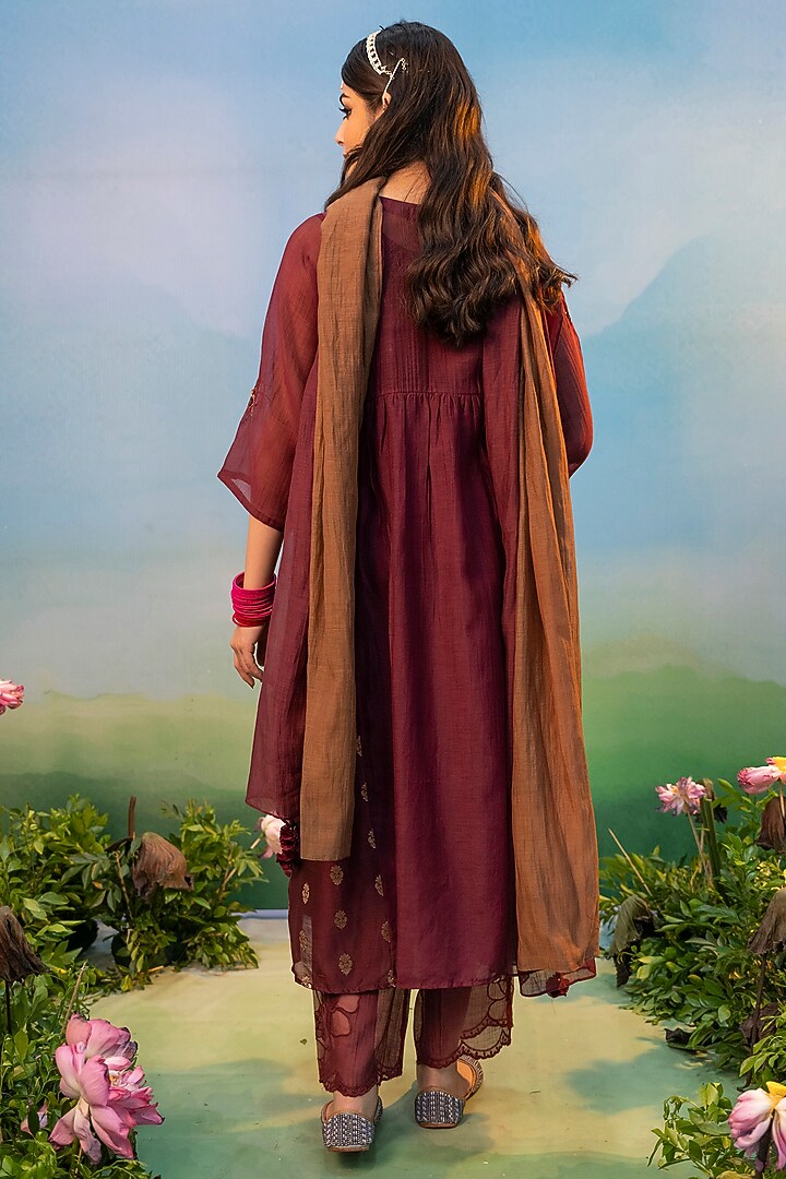 Maroon Cotton Silk Thread Embroidered Kurta Set by Karnya at Pernia's Pop Up Shop