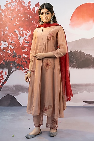 Dusty Pink Cotton Silk Floral Embroidered Kurta Set by Karnya